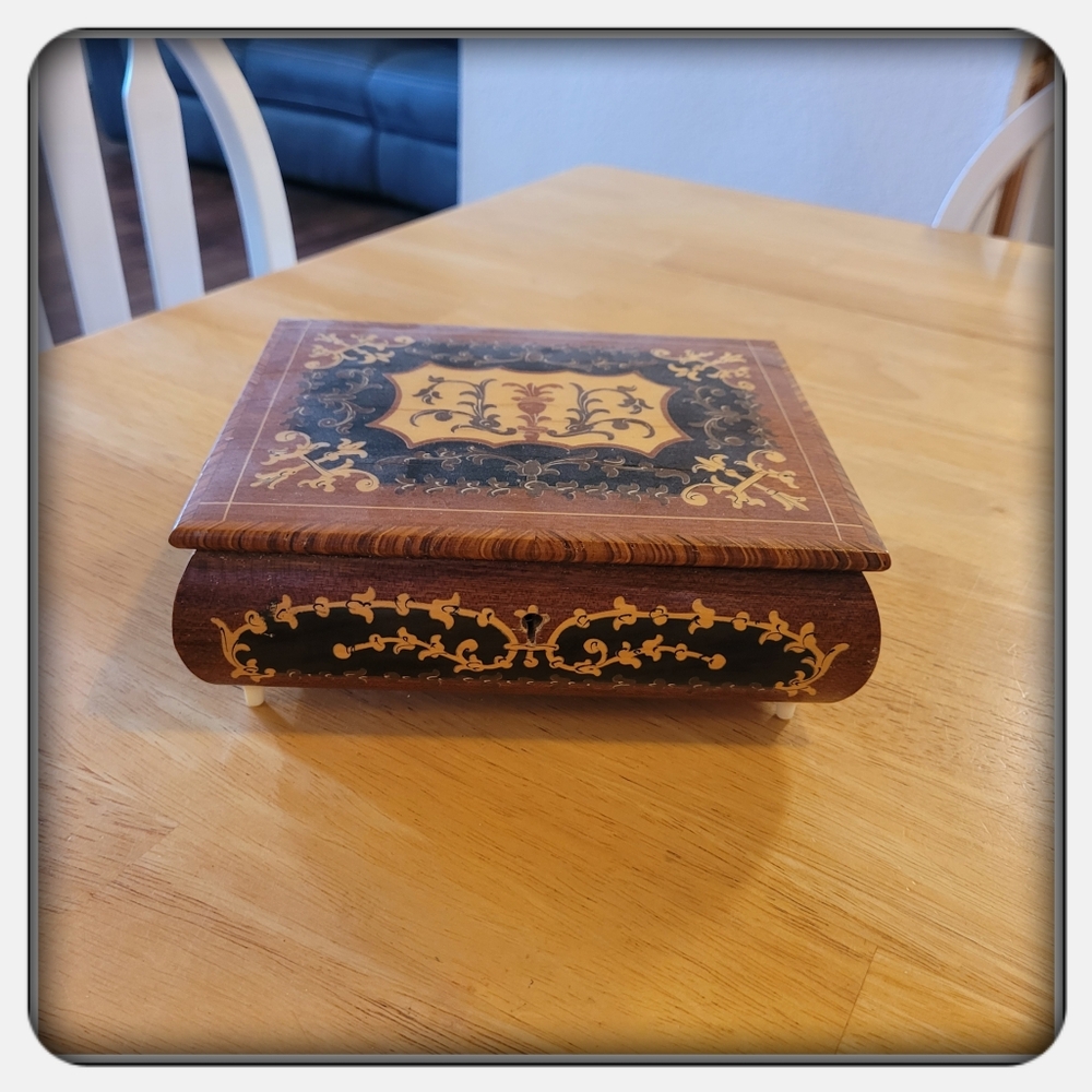 Vintage Italian Handcrafted Inlaid Wood Musical Jewelry Box